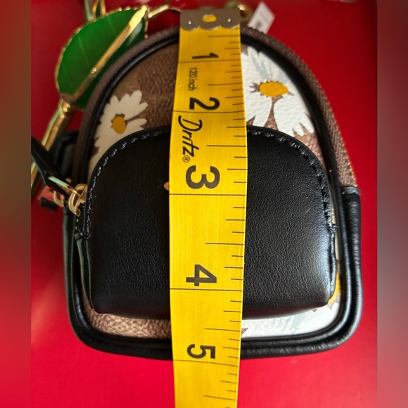 COACH key holder,COACH Coin purse,Coach Black and Brown Daisy Key Holder - Picture 8 of 10